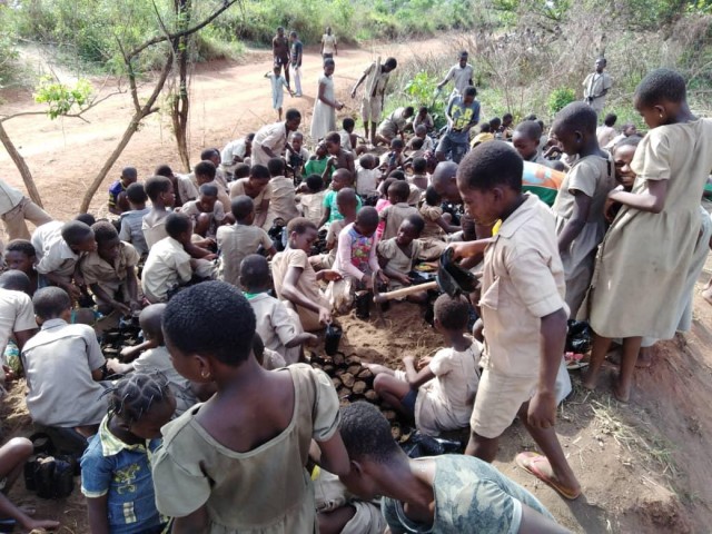Seed potting by the students of the Kouaxoe school ©APAF Togo